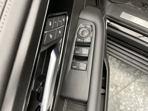 Certified 2025 GMC Yukon XL Denali w/ Sun & Power Step Package image 10