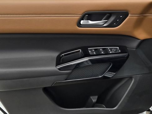 New 2026 Nissan Pathfinder Platinum FWD image 18