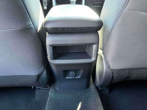Used 2021 Toyota RAV4 LE FWD image 4