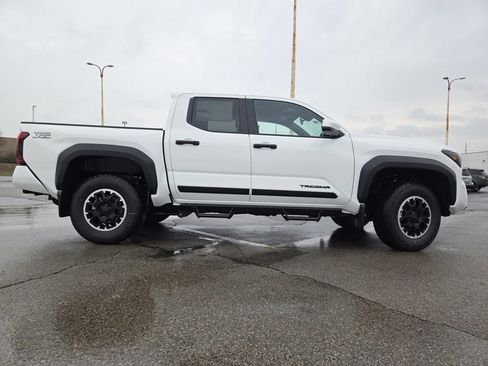New 2026 Toyota Tacoma TRD Off-Road AWD/4WD image 24
