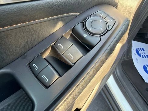 Used 2020 Chevrolet Traverse LS FWD image 9