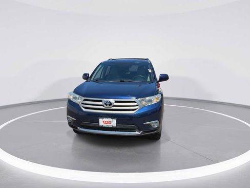 Used 2011 Toyota Highlander 4WD w/ Tech Pkg image 3