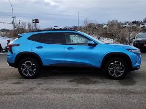 Certified 2025 Chevrolet Trax LT w/ LT Convenience Package image 9