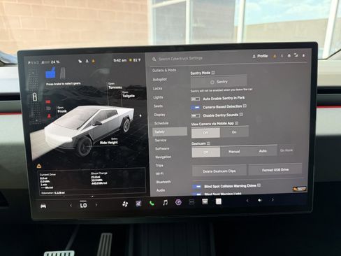 Used 2025 Tesla Cybertruck AWD Crew Cab image 24
