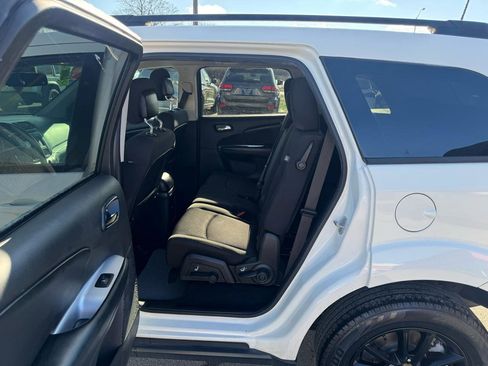 Used 2020 Dodge Journey SE w/ SE Popular Equipment Group image 11