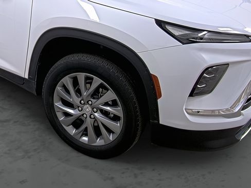 Used 2025 Buick Enclave Preferred AWD/4WD image 14