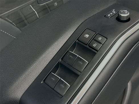 Used 2024 Toyota Highlander Limited AWD/4WD image 29