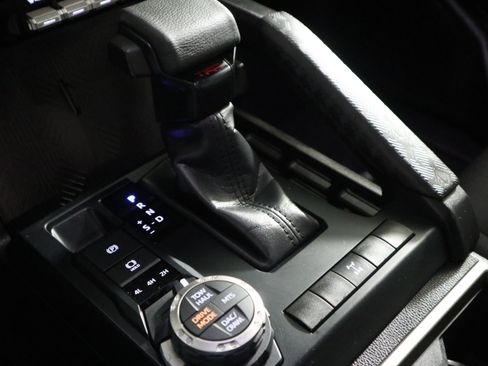 Used 2024 Toyota Tacoma TRD Off-Road image 27