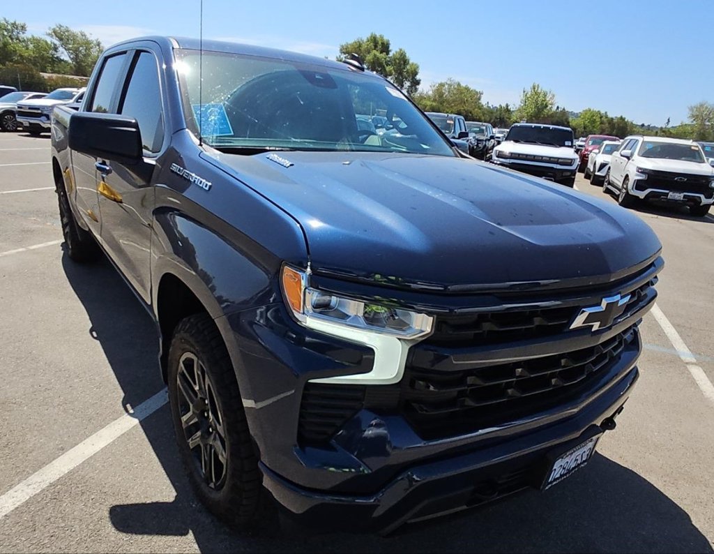 Used 2023 Chevrolet Silverado 1500 RST AWD/4WD image 2