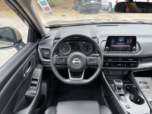 Used 2024 Nissan Rogue SV w/ SV Premium Package FWD image 2