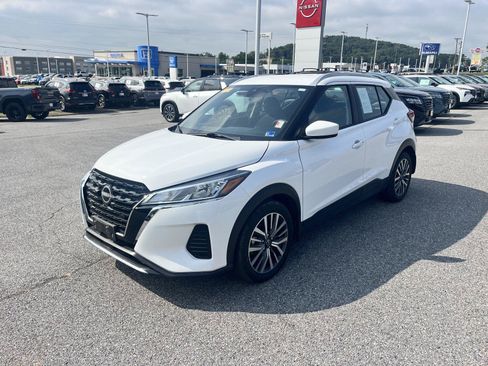 Used 2024 Nissan Kicks SV FWD image 3