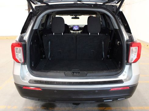 Used 2022 Ford Explorer XLT image 14