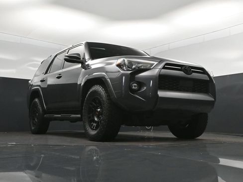 Used 2021 Toyota 4Runner SR5 Premium w/ Moonroof Package RWD image 44