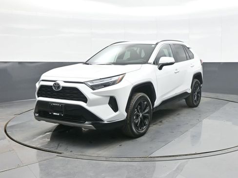 Certified 2025 Toyota RAV4 SE image 3