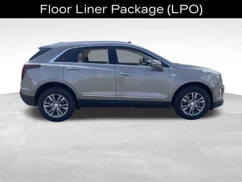 Used 2022 Cadillac XT5 Premium Luxury w/ LPO, Floor Liner Package FWD image 9