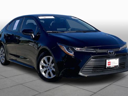 Certified 2025 Toyota Corolla LE image 2