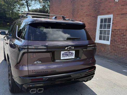 Used 2025 Chevrolet Traverse RS w/ LPO, Floor Liner Package AWD/4WD image 10
