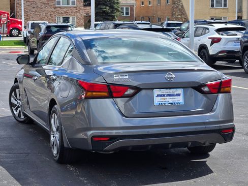 Used 2024 Nissan Altima 2.5 S FWD image 13
