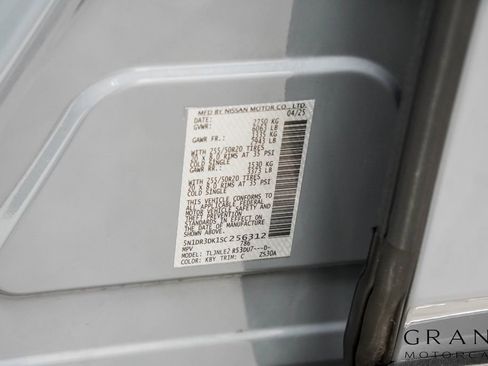 Used 2025 Nissan Pathfinder Platinum AWD/4WD image 46