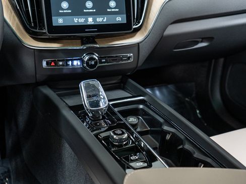 New 2026 Volvo XC60 B5 Core w/ Climate Package image 20