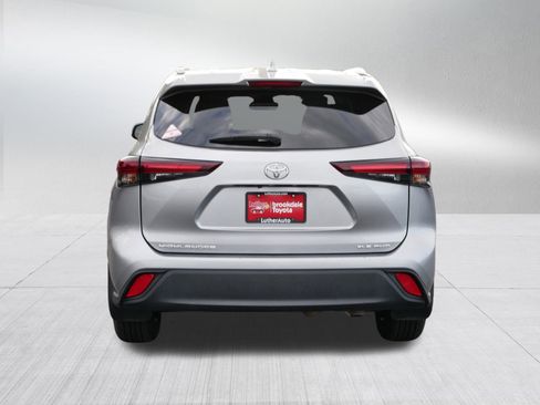 Certified 2024 Toyota Highlander XLE image 6