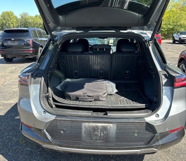 Used 2024 Chevrolet Equinox EV LT FWD image 12