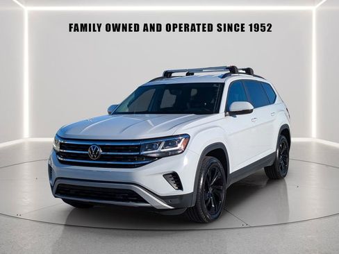 Used 2023 Volkswagen Atlas SE w/ Black Wheel Package FWD image 2