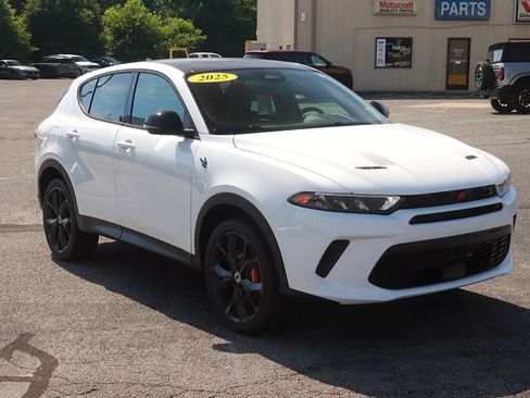 Used 2025 Dodge Hornet GT w/ GT Plus Package AWD/4WD image 3