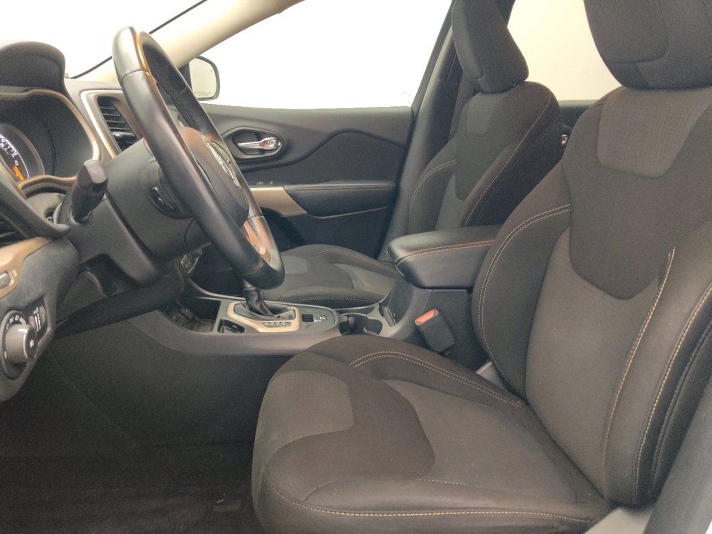 Used 2017 Jeep Cherokee Latitude w/ Safety/Convenience Group FWD image 17