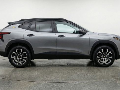 Used 2025 Chevrolet TrailBlazer LT image 11