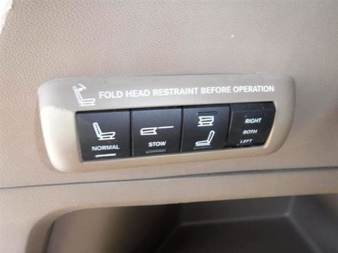 Used 2012 Chrysler Town & Country Touring-L w/ Premium Group FWD image 39