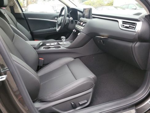 New 2026 Genesis G70 2.5T image 12