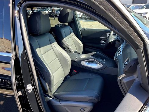 Used 2025 Mercedes-Benz GLS 450 4MATIC image 7