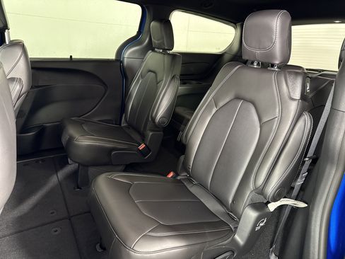 New 2026 Chrysler Pacifica Select w/ S Appearance Package image 10