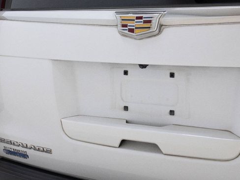 Used 2016 Cadillac Escalade ESV Premium AWD/4WD image 16