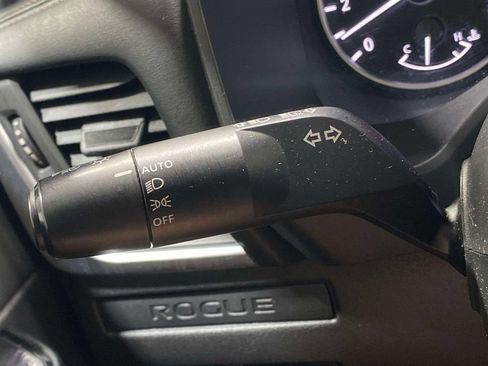 Used 2024 Nissan Rogue S FWD image 25