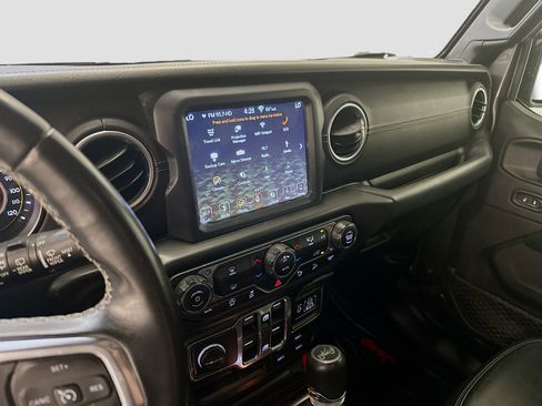 Used 2018 Jeep Wrangler Unlimited Sahara AWD/4WD image 26