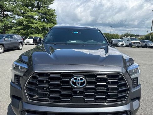 Used 2023 Toyota Sequoia Platinum AWD/4WD image 4