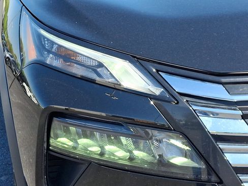 Used 2025 Nissan Rogue SV AWD/4WD image 9