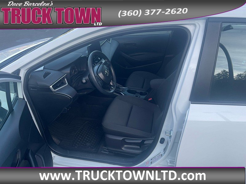 Used 2025 Toyota Corolla LE FWD image 9