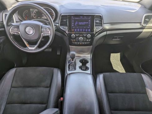 Used 2019 Jeep Grand Cherokee Laredo w/ Laredo X Package image 16