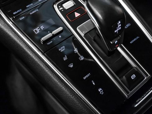 Used 2019 Porsche Panamera image 21