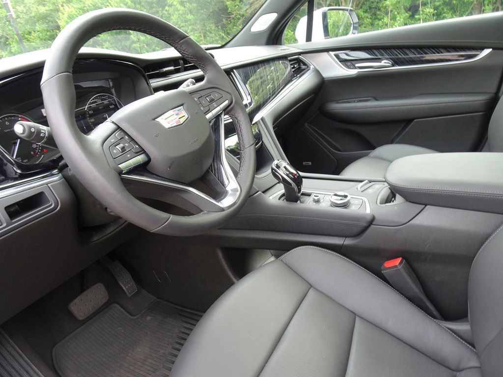 Certified 2025 Cadillac XT6 Premium Luxury AWD/4WD image 11