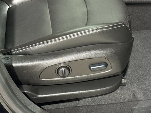 Used 2022 GMC Terrain SLT image 25