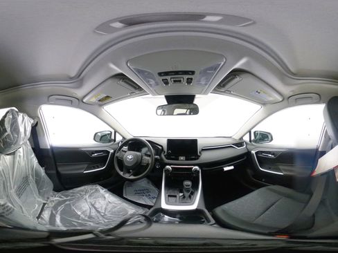 New 2025 Toyota RAV4 XLE image 33