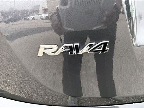 Used 2018 Toyota RAV4 Limited image 30