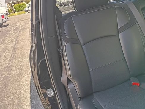 Used 2019 RAM 2500 Laramie AWD/4WD image 9