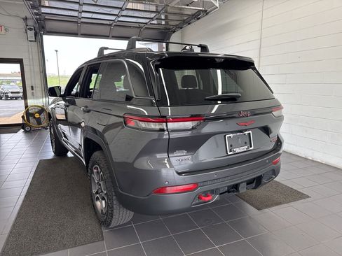 Used 2022 Jeep Grand Cherokee Trailhawk w/ ADV Protech Group II AWD/4WD image 6