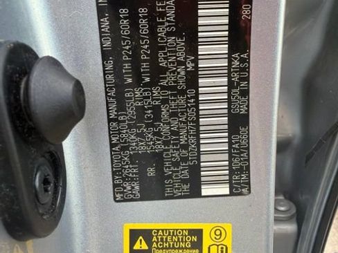 Used 2015 Toyota Highlander Plus FWD image 13