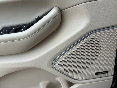 Used 2022 Jeep Grand Cherokee L Limited w/ Luxury Tech Group II image 28